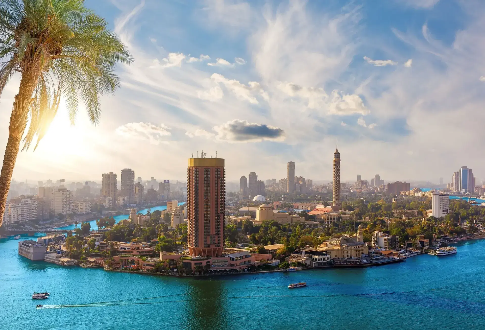 أفق القاهرة ويظهر فيه برج القاهرة والنيل